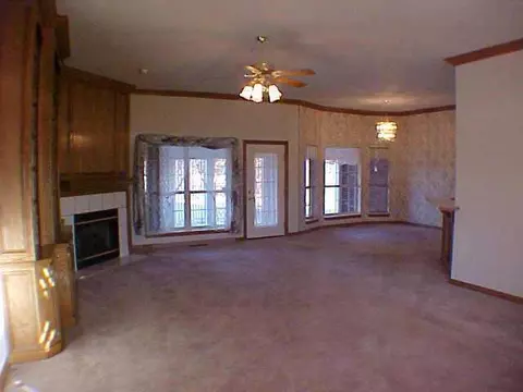 202 Whispering Pnes, Tuttle, OK 73089 photo 2
