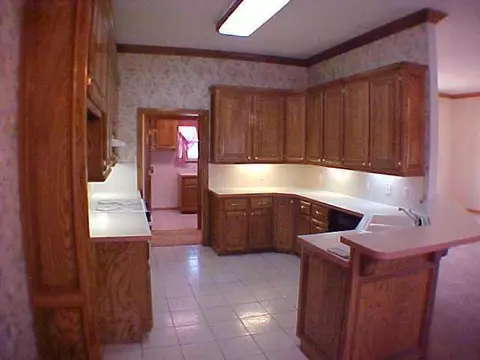 202 Whispering Pnes, Tuttle, OK 73089 photo 4