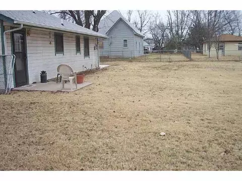 602 West Pne, Tuttle, OK 73089 photo 2