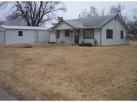 602 West Pne, Tuttle, OK 73089 photo 1