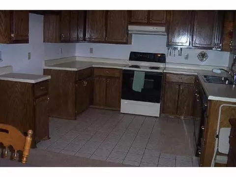 602 West Pne, Tuttle, OK 73089 photo 3