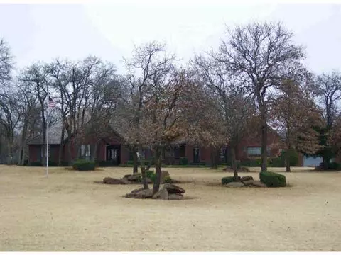 2400 Summit Dr, Edmond, OK 73034 photo 1