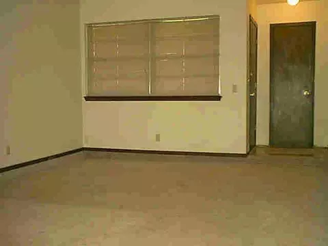 3208 E Noble Dr, Edmond, OK 73034 photo 2