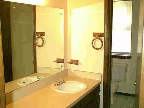 3208 E Noble Dr, Edmond, OK 73034 photo 5