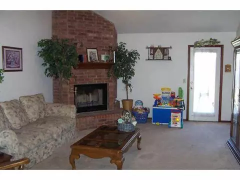 888 Harrison St, Harrah, OK 73045 photo 4