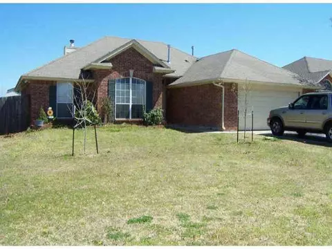 888 Harrison St, Harrah, OK 73045 photo 1