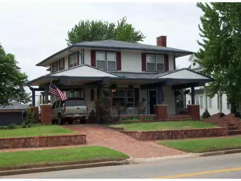 723 E Noble, Guthrie, OK 73044 photo 1