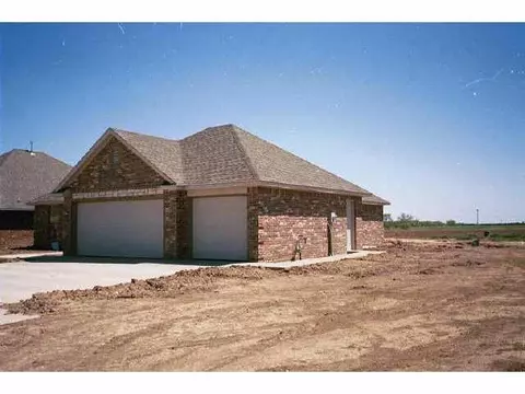 2208 Oak Dr, Moore, OK 73170 photo 2
