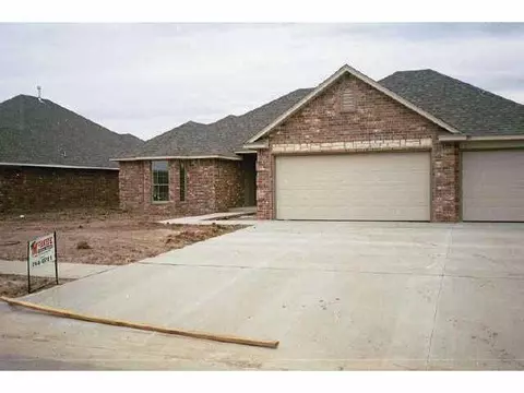 2208 Oak Dr, Moore, OK 73170 photo 3
