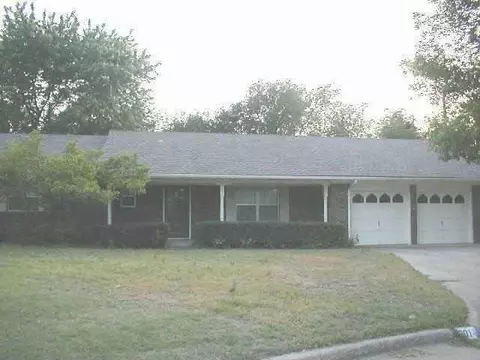 301 E Franklin, Shawnee, OK 74804 photo 1