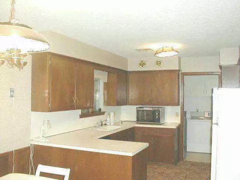 301 E Franklin, Shawnee, OK 74804 photo 3