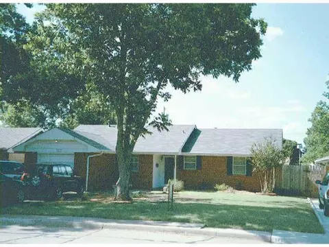 523 29th St, Edmond, OK 73034 photo 1