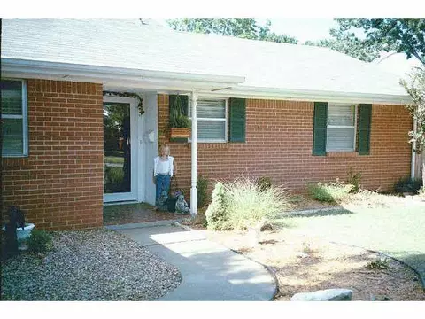 523 29th St, Edmond, OK 73034 photo 2