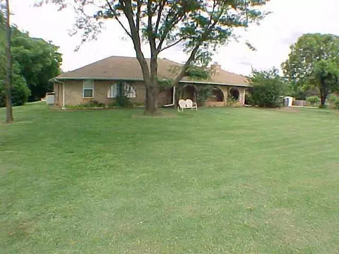 132 Pinewood Dr, Tuttle, OK 73089 photo 1