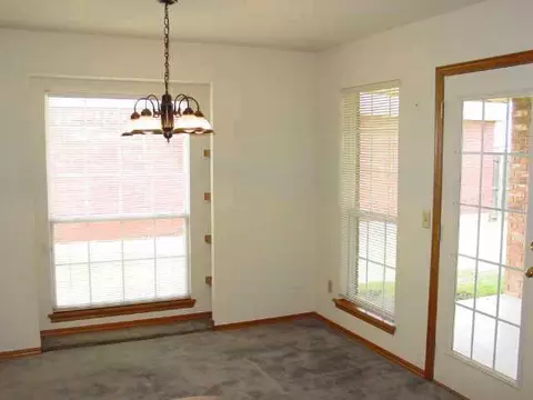 2618 Briarcliff Dr, Moore, OK 73170 photo 5