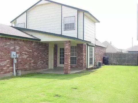 2618 Briarcliff Dr, Moore, OK 73170 photo 2