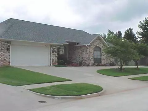 653 Hamlet Ln, Yukon, OK 73099 photo 1