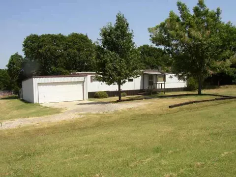 215 Johnson Dr, Guthrie, OK 73044 photo 1