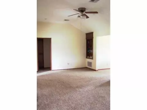 302 Johnson Dr, Guthrie, OK 73044 photo 4