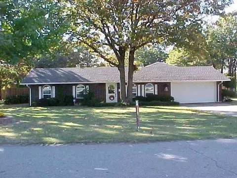 901 N Hampton Rd, Harrah, OK 73045 photo 1
