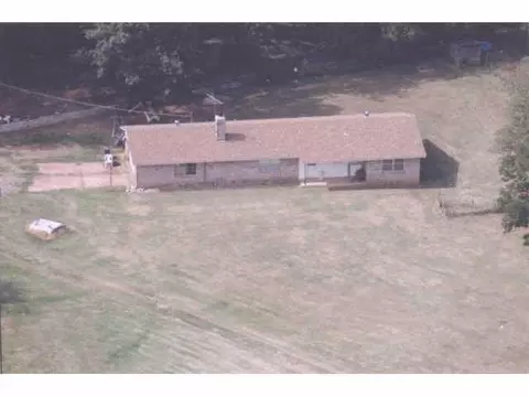 8601 N Wolfridge Rd, Harrah, OK 73045 photo 2