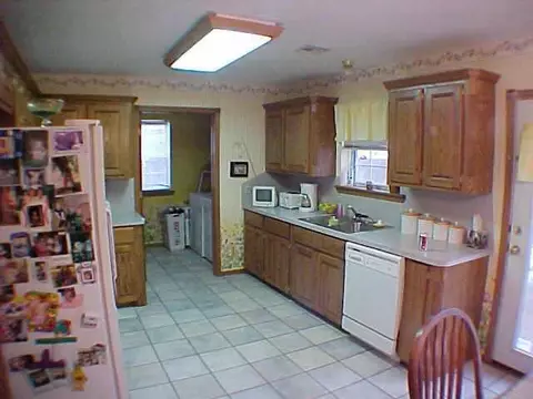 404 SW 4th, Tuttle, OK 73089 photo 2