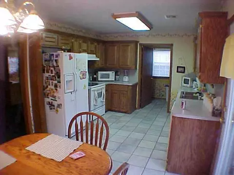 404 SW 4th, Tuttle, OK 73089 photo 4