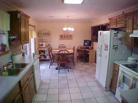 404 SW 4th, Tuttle, OK 73089 photo 3
