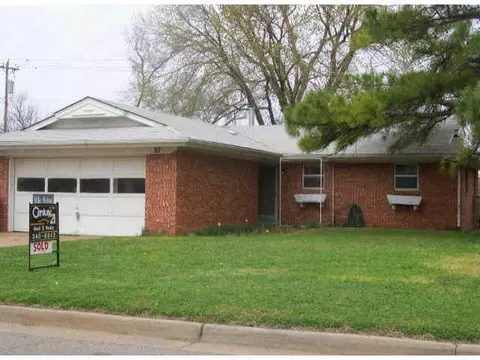 27 E 21st, Edmond, OK 73013 photo 1