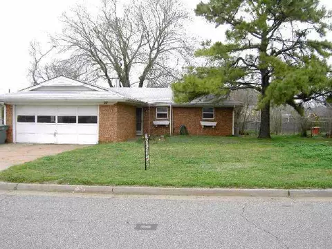 27 E 21st, Edmond, OK 73013 photo 2