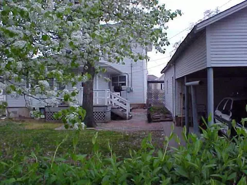 212 E 3rd St, Edmond, OK 73034 photo 2