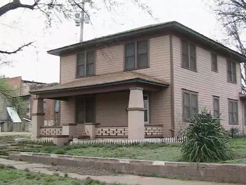 114 E Springer, Guthrie, OK 73044 photo 1