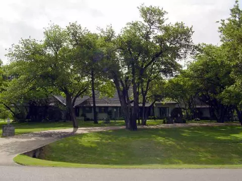 5300 Summit Dr, Edmond, OK 73034 photo 1