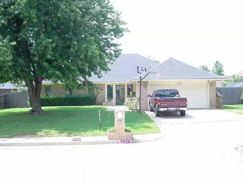 152 E Vail Dr, Yukon, OK 73099 photo 1