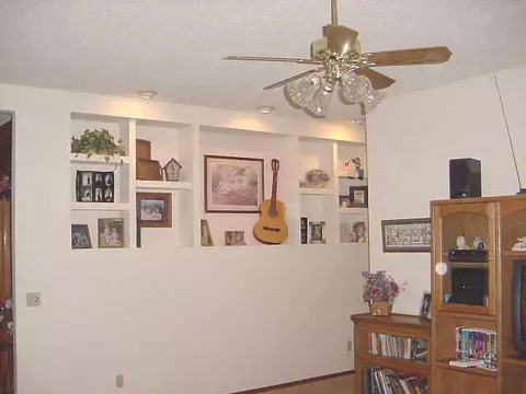 10017 Dover Dr, Yukon, OK 73099 photo 3
