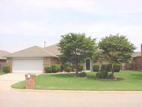 10017 Dover Dr, Yukon, OK 73099 photo 1