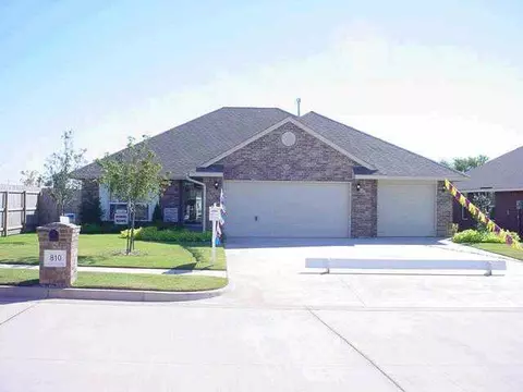 810 Elder Ln, Mustang, OK 73064 photo 1