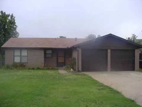 708 Cherryvale Rd, Edmond, OK 73003 photo 1