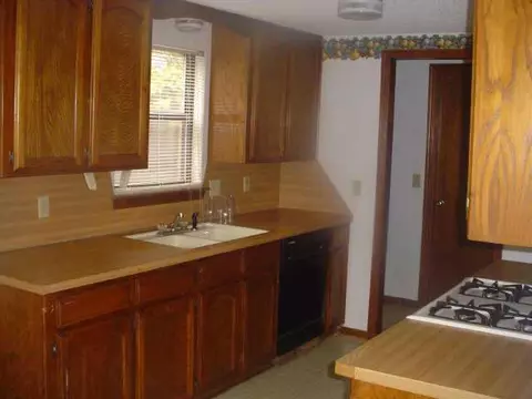708 Cherryvale Rd, Edmond, OK 73003 photo 3