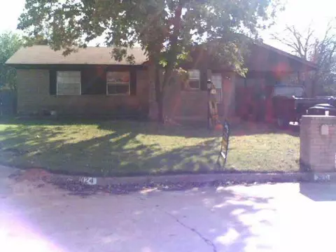 320 Forest Ln, Mustang, OK 73064 photo 1