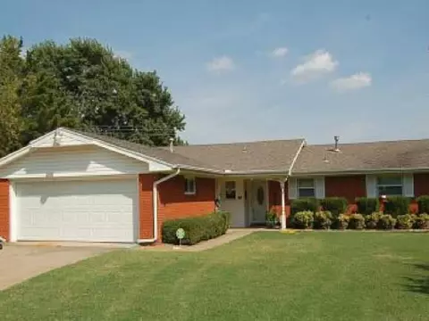 2201 Forest Cir, Norman, OK 73069 photo 1