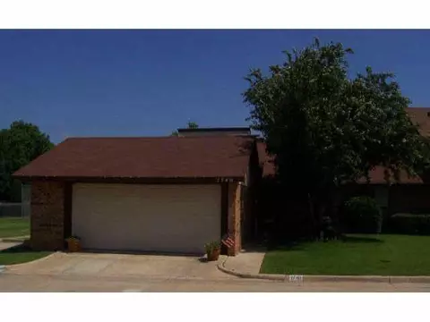 1740 Lionsgate Cir, Bethany, OK 73008 photo 1