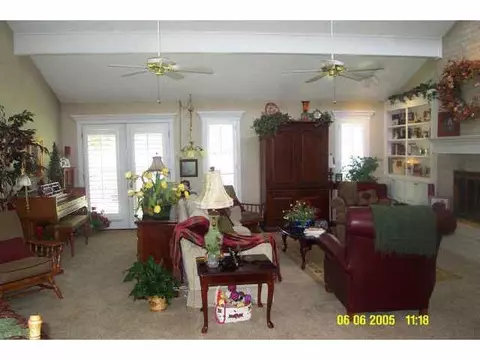 1740 Lionsgate Cir, Bethany, OK 73008 photo 2
