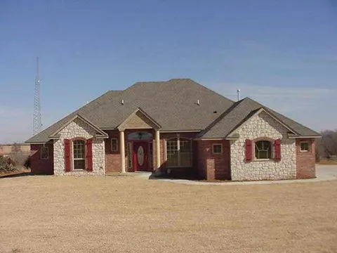 916 Eagle Ridge Rd, Tuttle, OK 73089 photo 1