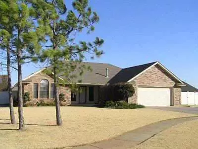 320 SE 7th Cir, Moore, OK 73160 photo 1