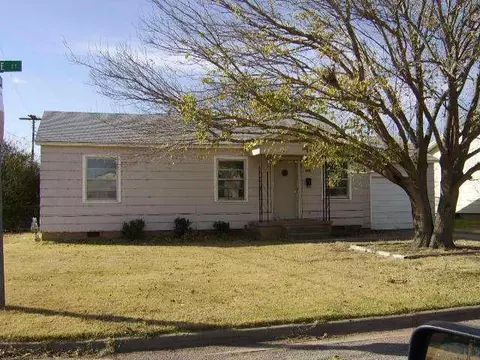 401 Pine, Frederick, OK 73542 photo 1