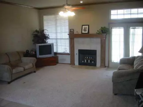 609 Elder, Mustang, OK 73064 photo 2