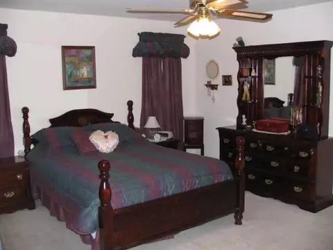 132 E Olympic Dr, Yukon, OK 73099 photo 3