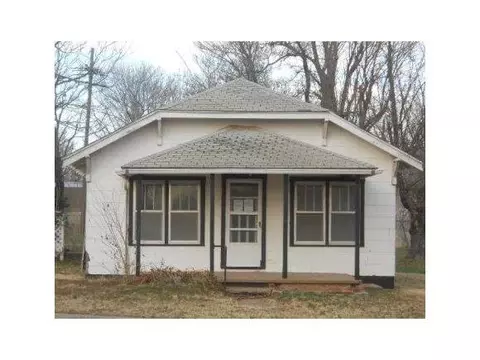 135 E Main, Hydro, OK 73048 photo 1