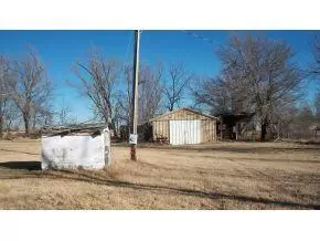 211 N State St, Binger, OK 73009 photo 4